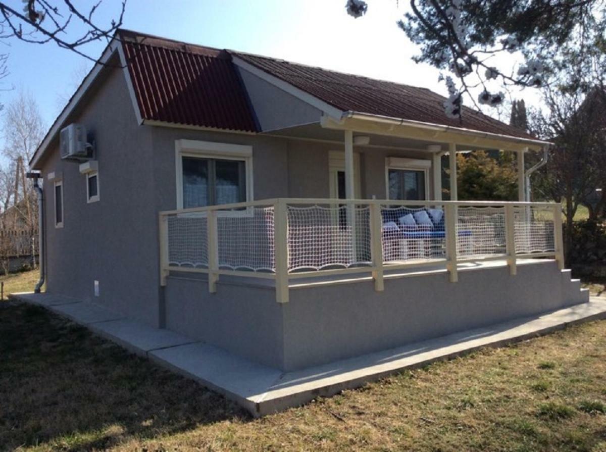 Szegfu Apartmanhaz Βίλα Balatonfůzfő Εξωτερικό φωτογραφία